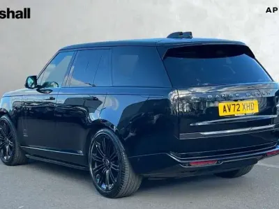 Begagnad Land Rover Range Rover Autobiography 530 HK (389 kW) 2023 Svart SUV