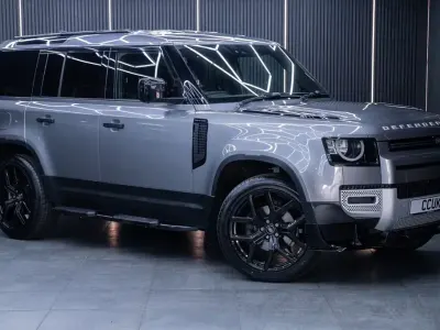 Usado Land Rover Defender S 250 CV (183 kW) 2023 Gris SUV