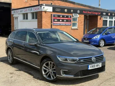 Begagnad VW Passat GTE 218 HK (160 kW) 2018 Grå Kombi