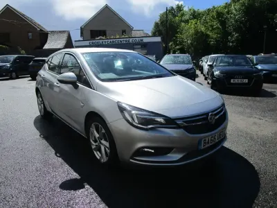 Używany Vauxhall Astra SRi 100 KM (73 kW) 2017 Srebrny Hatchback