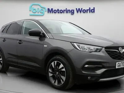 Used Vauxhall Grandland X SRi 131 HP (96 kW) 2020 Grey SUV