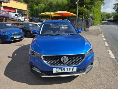 Begagnad MG MG3 106 HK (77 kW) 2018 Blå Halvkombi