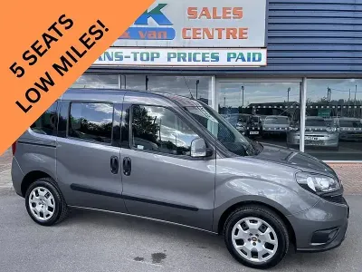 Usado Fiat Doblò Active 2019 Gris Monovolumen