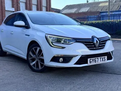 Used Renault Mégane IV Dynamique 130 HP (95 kW) 2017 White Hatchback