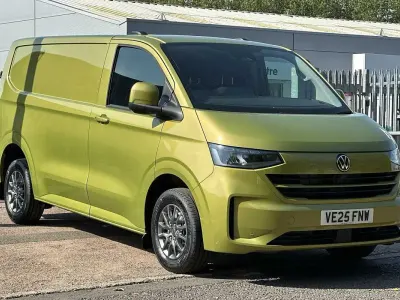 New VW T7 Pro 2025 Warm green metallic Van