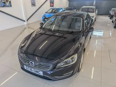 Usado Volvo S60 SE Lux 2016 Azul Berlina