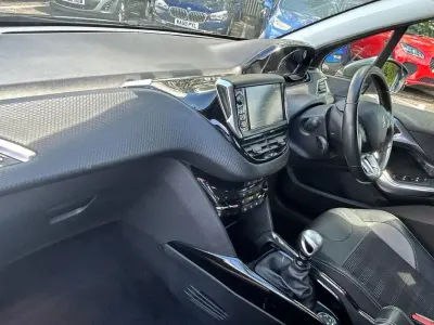 Gebraucht Peugeot 2008 Allure 129 PS (94 kW) 2019 Grau SUV