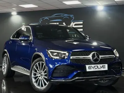 Usado Mercedes GLC300 AMG line 245 HP (180 kW) 2020 Azul Coupé