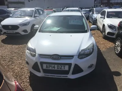 Used Ford Focus Zetec 98 HP (72 kW) 2014 White Hatchback