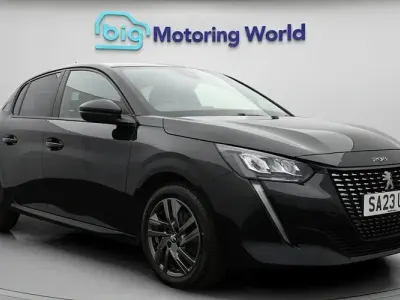 Usado Peugeot 208 Active+ 102 HP (75 kW) 2023 Preto Citadino
