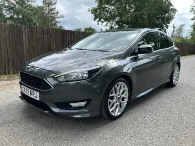Used Ford Focus Zetec 120 HP (88 kW) 2015 Grey Hatchback