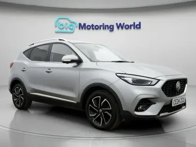 Usado MG ZS Exclusive 106 HP (77 kW) 2024 Prateado SUV