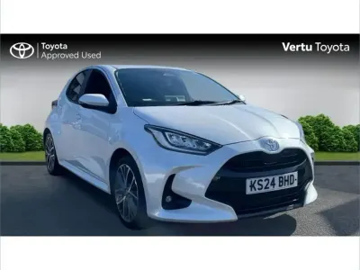 Used Toyota Yaris Hybrid 113 HP (83 kW) 2024 White Hatchback