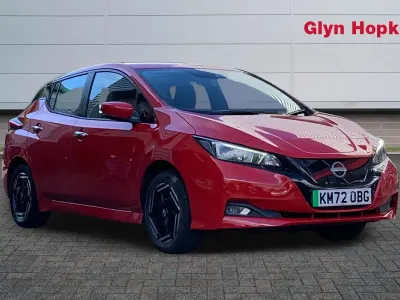 Gebraucht Nissan Leaf Acenta 110 kW (150 PS) 2022 Rot Kleinwagen