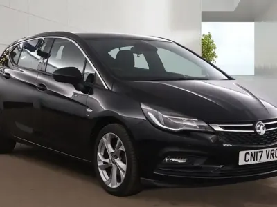 Used Vauxhall Astra SRi 105 HP (77 kW) 2017 Black Hatchback