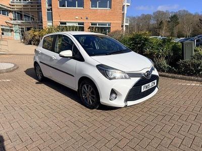 Used Toyota Yaris 99 HP (72 kW) 2015 White Hatchback