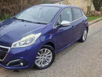 Used Peugeot 208 Allure 100 HP (73 kW) 2016 Blue Hatchback