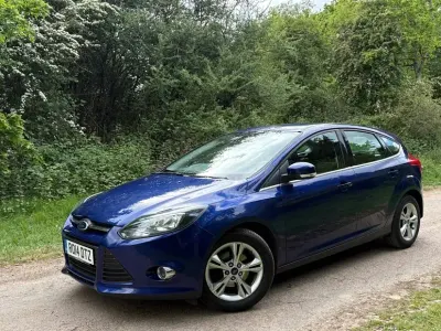 Usado Ford Focus Zetec 115 HP (84 kW) 2014 Azul Citadino