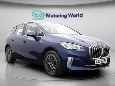 Begagnad BMW 220 Luxury Line 170 HK (125 kW) 2023 Blå Minibuss
