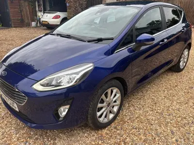 Używany Ford Fiesta Titanium 120 KM (88 kW) 2018 Niebieski Hatchback