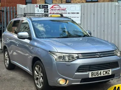 Używany Mitsubishi Outlander P-HEV 200 KM (147 kW) 2014 Niebieski SUV