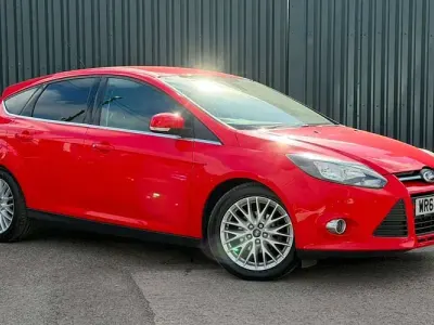 Used Ford Focus Zetec 125 HP (91 kW) 2014 Red Hatchback
