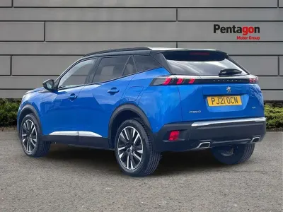 Usado Peugeot 2008 Premium 128 CV (94 kW) 2021 Azul SUV
