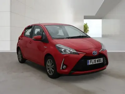 Usata Toyota Yaris Hybrid 100 CV (73 kW) 2019 Rosso Utilitaria