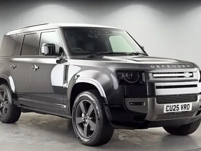 Usado Land Rover Defender HSE Dynamic 2025 Cinzento SUV
