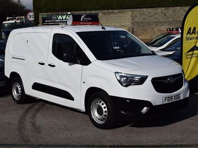 Used Vauxhall Combo Edition 100 HP (73 kW) 2019 White MPV