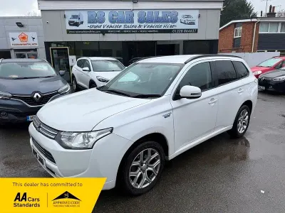 Usado Mitsubishi Outlander P-HEV 2015 Branco Carrinha