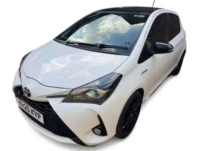 Used Toyota Yaris Sport 100 HP (73 kW) 2020 White Hatchback