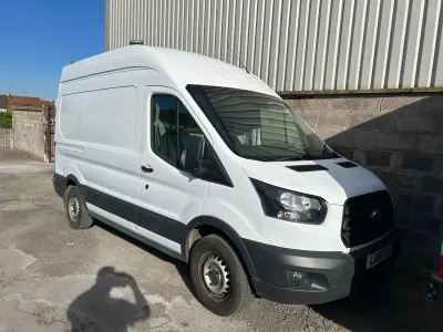 Usado Ford Transit 130 HP (95 kW) 2018 Branco Monovolume