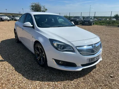 Second-hand Vauxhall Insignia Edition 163 CP (119 kW) 2015 Alb Hatchback