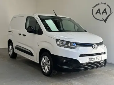 Used Toyota Proace Design 130 HP (95 kW) 2024 White MPV