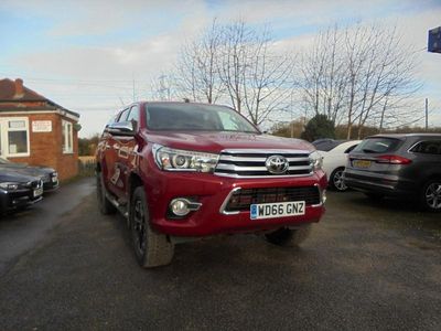 Used Toyota HiLux 150 HP (110 kW) 2017 Red Pickup