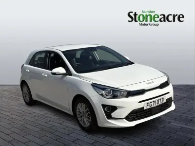 Used Kia Rio 84 HP (61 kW) 2021 White Hatchback