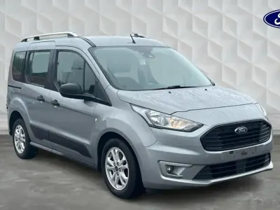Usado Ford Tourneo Zetec 2021 Prateado Monovolume