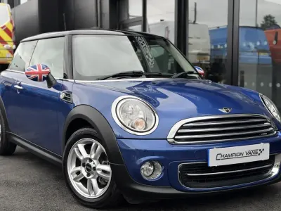 Usado Mini Cooper Hatch 122 HP (89 kW) 2013 Azul Citadino