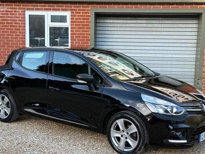 Black Used 2017 Renault Clio IV Dynamique Hatchback | £6,795 (Fair price)