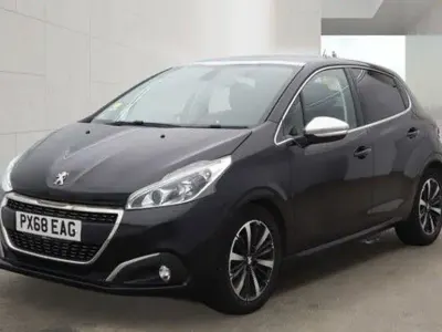 Begagnad Peugeot 208 Allure Premium 82 HK (60 kW) 2018 Svart Halvkombi