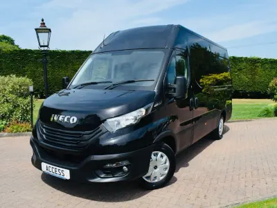 Begagnad Iveco Daily 154 HK (113 kW) 2023 Svart Van