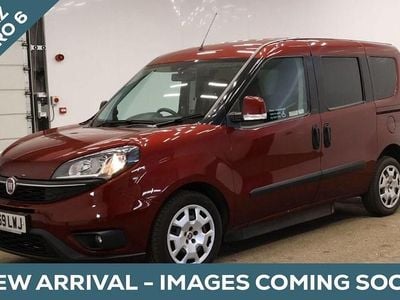 Begagnad Fiat Doblò Active 95 HK (69 kW) 2019 Röd Minibuss