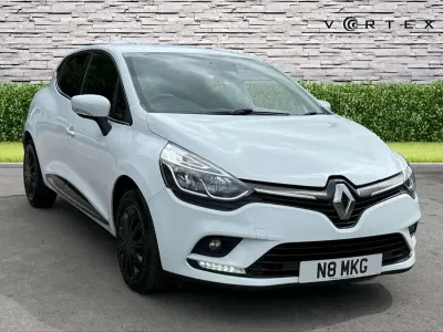 Used Renault Clio Iconic 90 HP (66 kW) 2019 White Hatchback