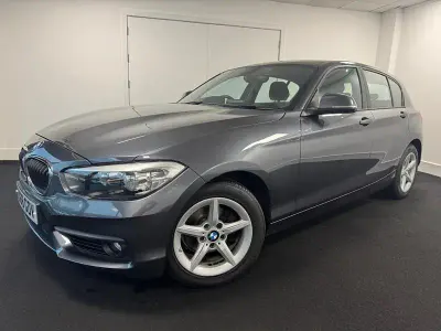 Usado BMW 118 Sport Line 136 CV (100 kW) 2018 Gris Utilitario