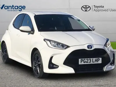 Used Toyota Yaris Design 113 HP (83 kW) 2023 White Hatchback
