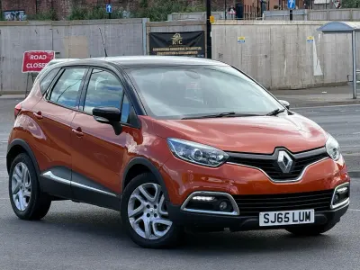 Used Renault Captur Dynamique 90 HP (66 kW) 2015 Orange/black SUV