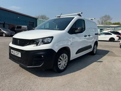 Gebraucht Peugeot Partner Premium 2022 Weiß Van / Kleinbus