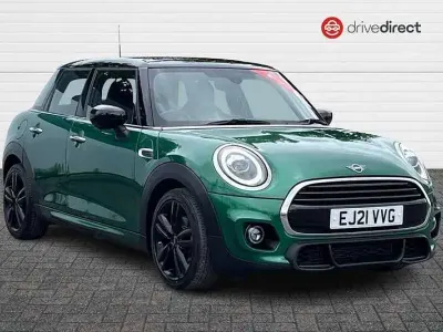 Usado Mini Cooper Hatch 136 CV (100 kW) 2021 Verde Utilitario