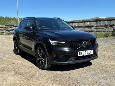 Begagnad Volvo XC40 Plus 2022 Svart SUV